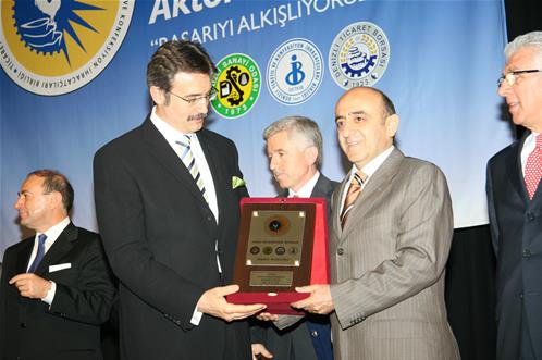 2007’nin son ödüllerini Menderes topladı